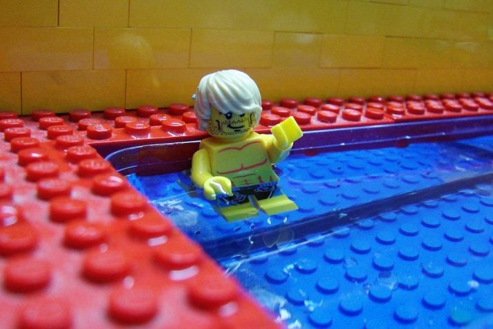 lego swimmer 713x476 - Why Can’t I Lose Weight? (6 Facts)
