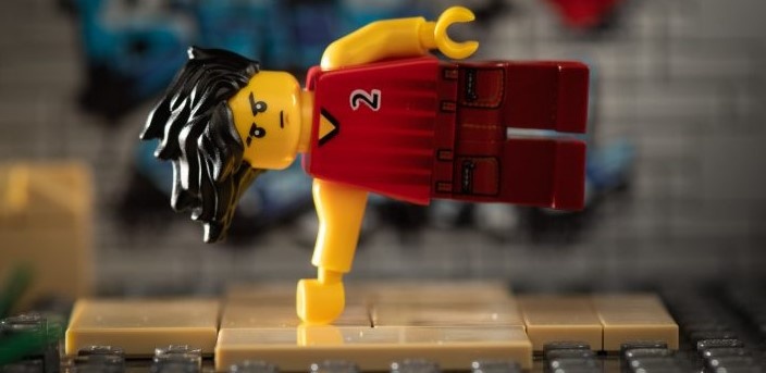 https://www.nerdfitness.com/wp-content/uploads/2019/05/lego-bodyweight-pushup.jpg