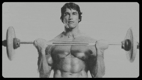 Arnold perdió grasa corporal y ganó músculo para llegar a su cuerpo. Y tal vez un poco super pegamento.